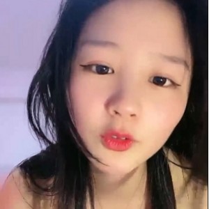 哗哩哗哩【18岁妮妮】清纯少女精选合集