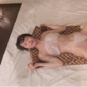 onlyfans系列身材超级棒的邻家清纯小姐姐（yuahentai_2）和大哥去按摩【1V，1.2G】